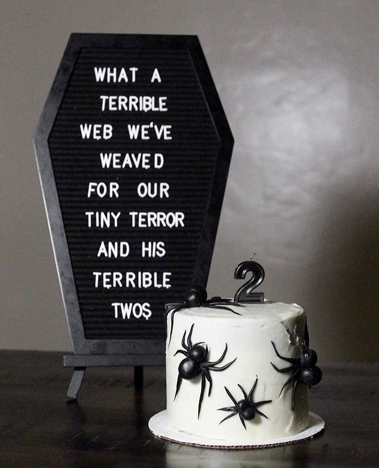 Gothic Coffin Letter Board with 3D Bat Stickers - 650 Characters & Spooky Emojis - Perfect for Halloween Decor, Weddings, Birthdays & Unique Gifts - 17x10.5 Inches