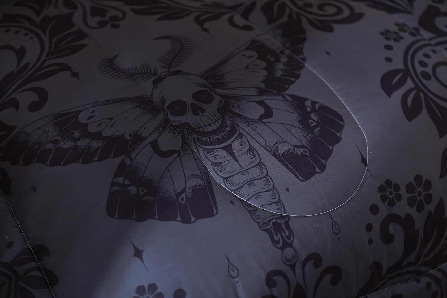 Sleep Like a Cozy Vampire: Queen-Sized Gothic Green Death Blanket for the Dramatically Inclined!