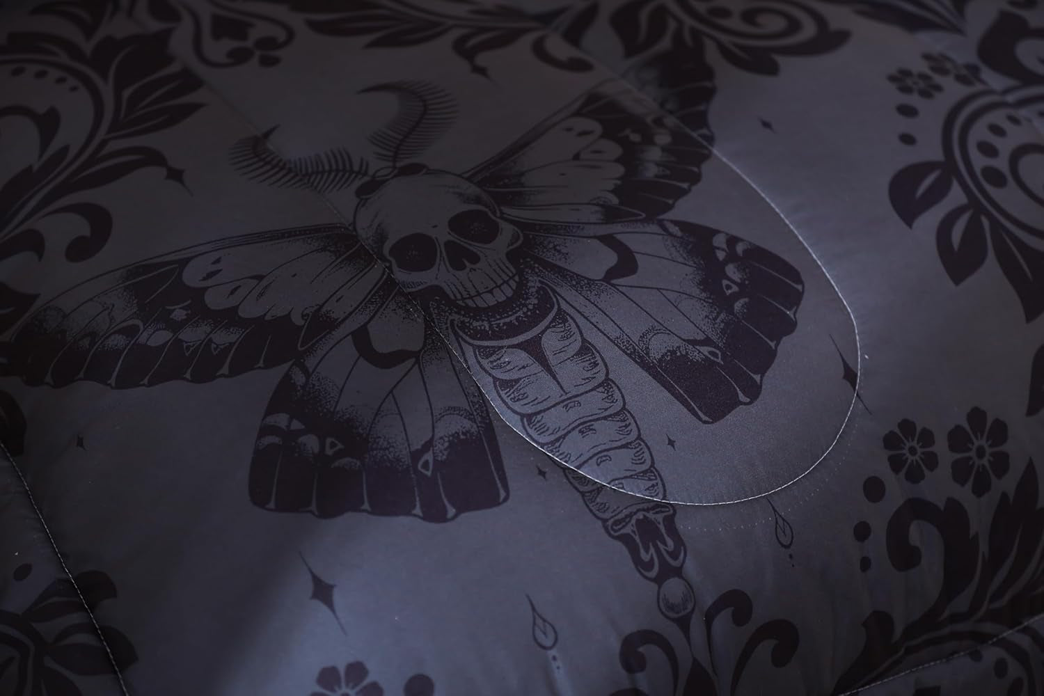 Sleep Like a Cozy Vampire: Queen-Sized Gothic Green Death Blanket for the Dramatically Inclined!